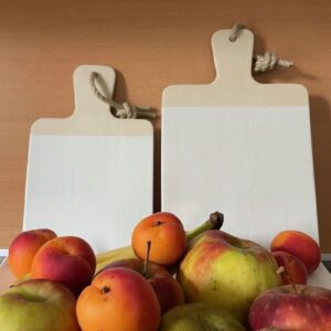 Planches blanches en grès à la cuisine