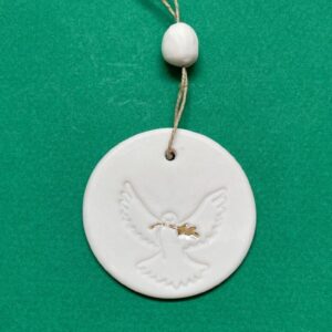 Médaillon en porcelaine blanche avec la colombe et son épi doré