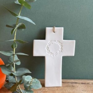 Croix latine avec couronne